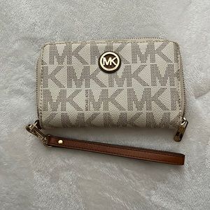 Michael Kors Wrislet Wallet